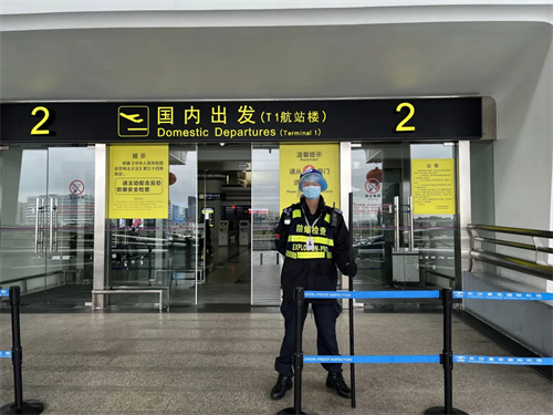 致敬！春节坚守岗位的红光保安 