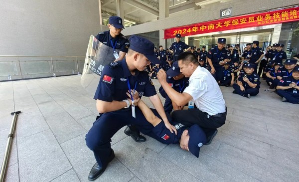 长沙红光保安服务有限公司,长沙安保服务,长沙安全服务,长沙非武装押运,劳务派遣服务